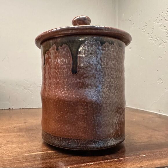 Handcrafted Terry Plasket Ceramic Mug with Lid - Brown and Black dog silhouette - Picture 5 of 12